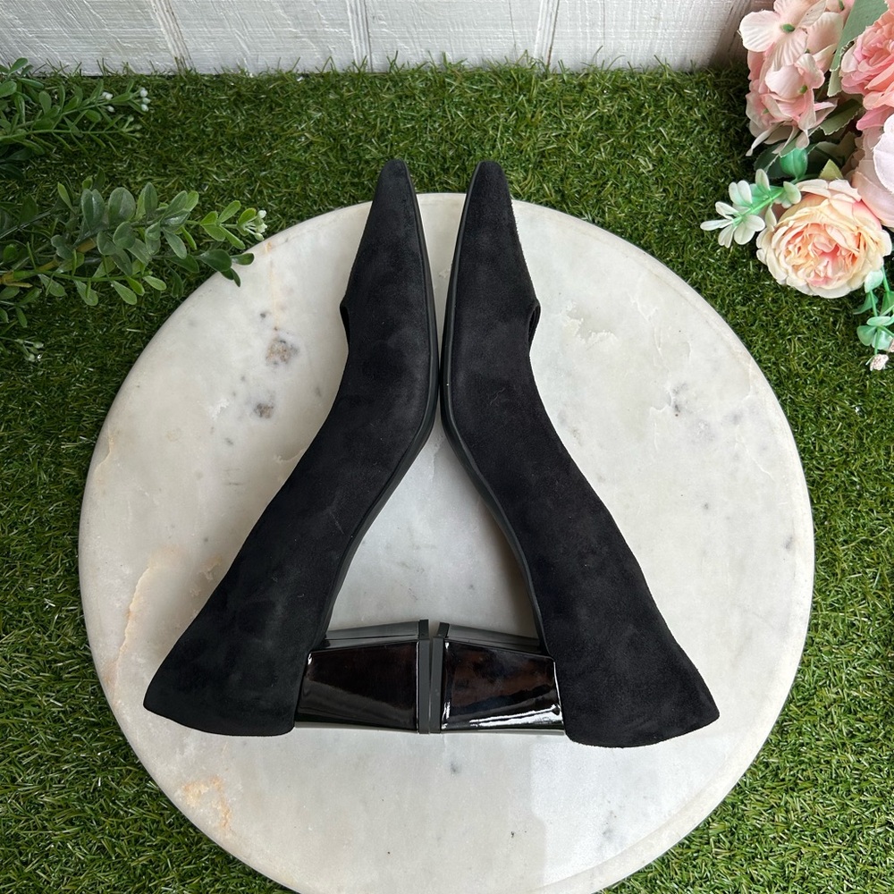 AGL women
Tracy Block Heel Pump black suede
$395 size 37.5 New - Picture 11 of 16